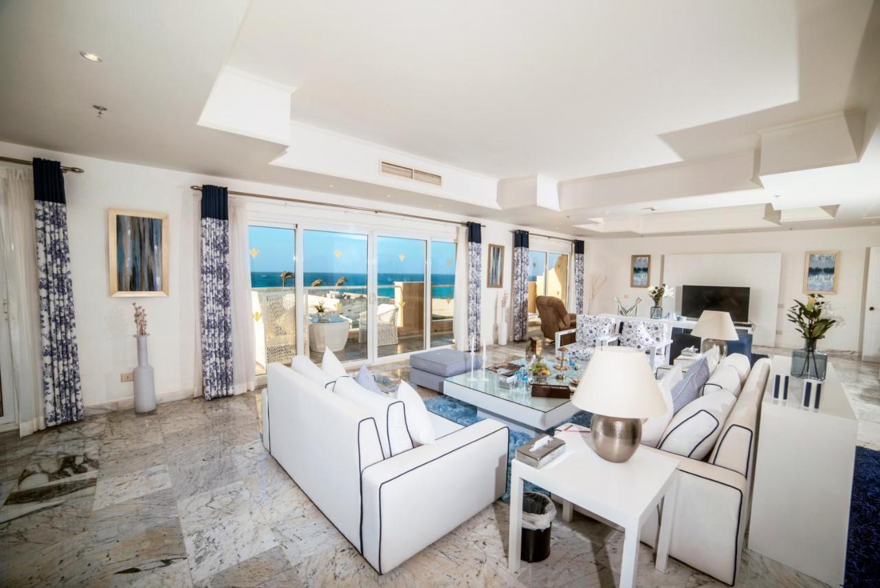 Rixos Alamein - Full Board Plus El Alamein Luaran gambar A living room in a private home