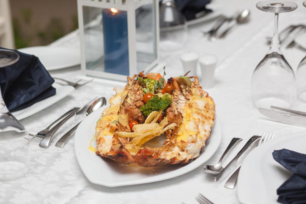 Rixos Alamein - Full Board Plus El Alamein Luaran gambar A lobster prepared in the New England style