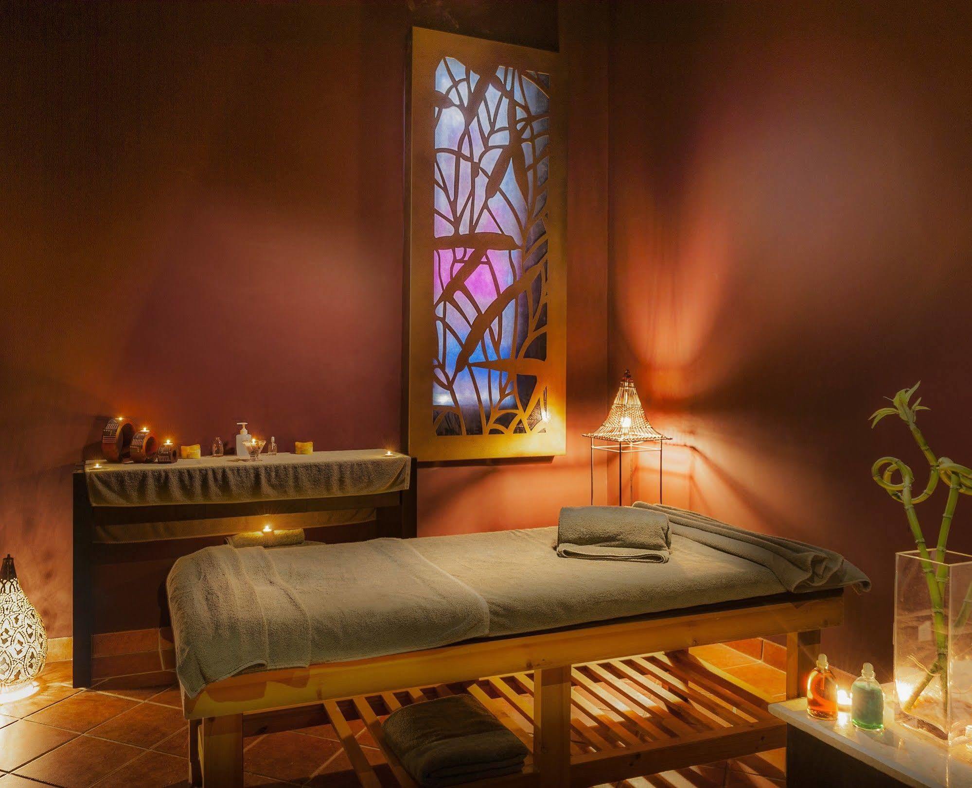 Rixos Alamein - Full Board Plus El Alamein Luaran gambar A massage table